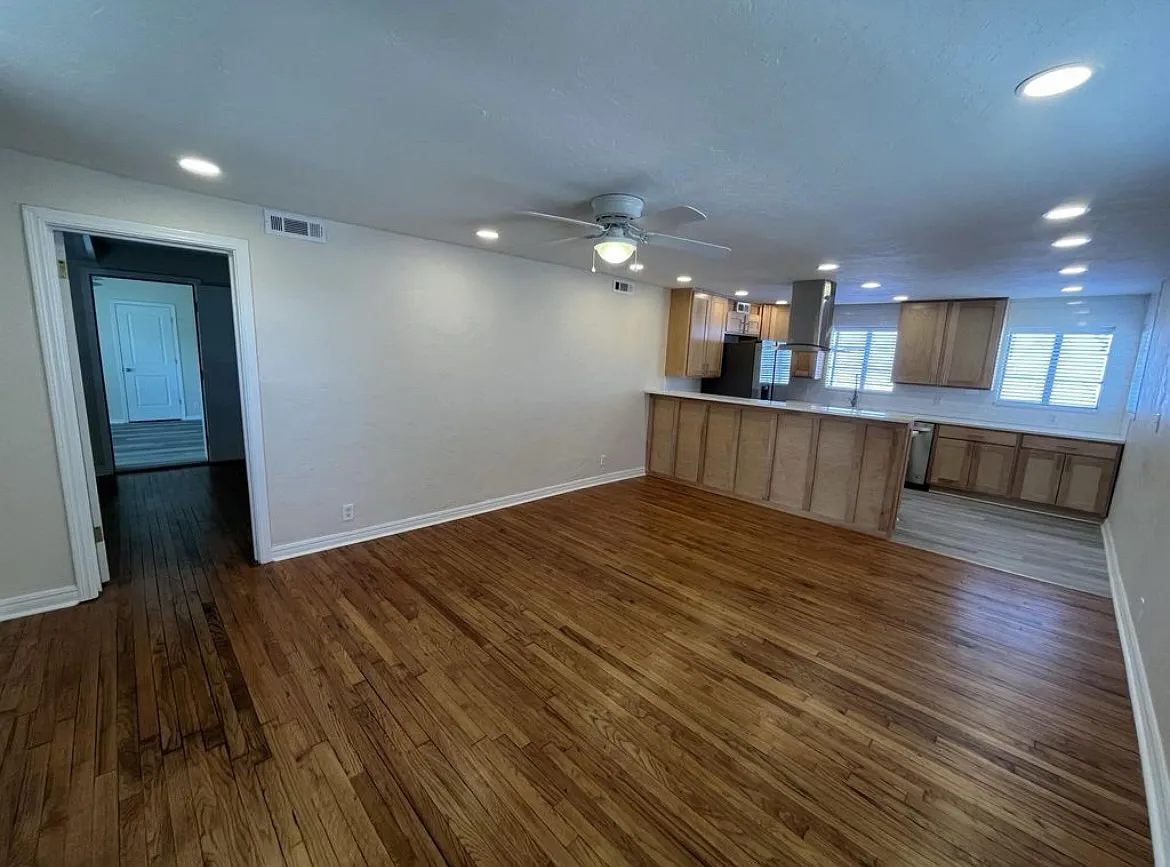 1 bed, 1000 sqft, $1,850 — Photo 2