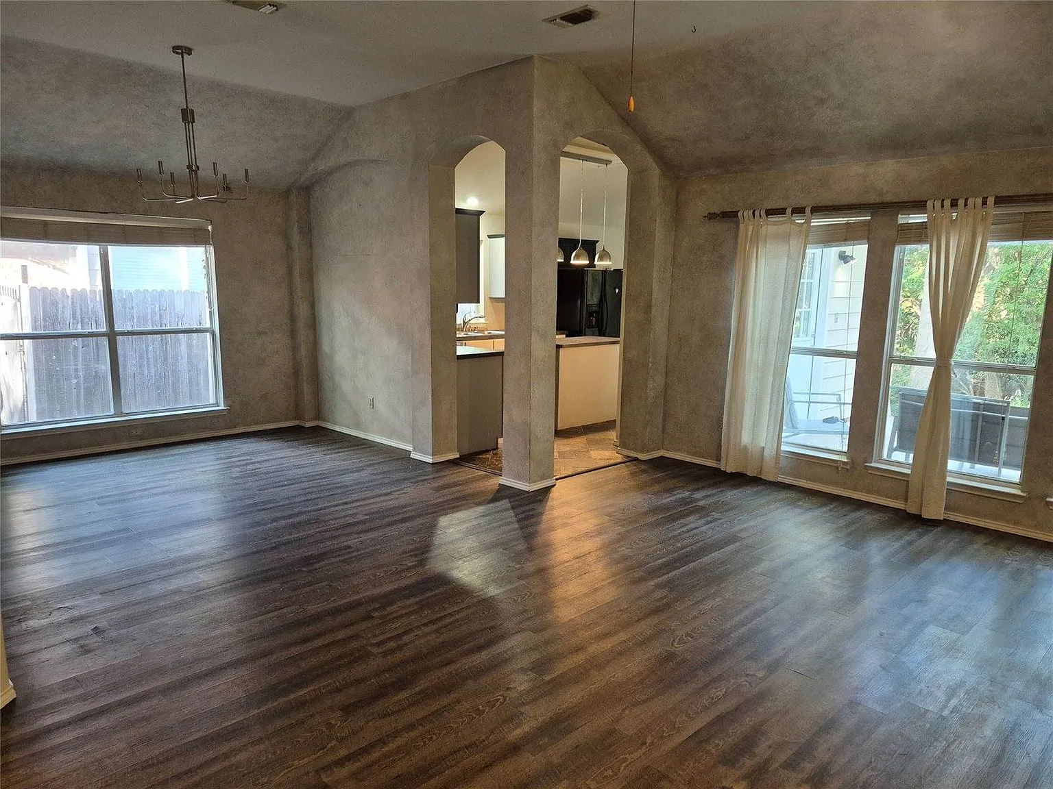 3 bed, 1746 sqft, $2,200 — Photo 3