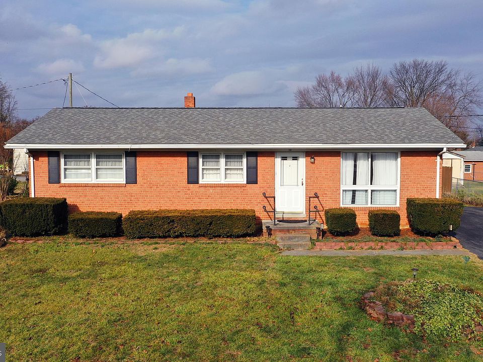 1st image of 119 Stafford Dr