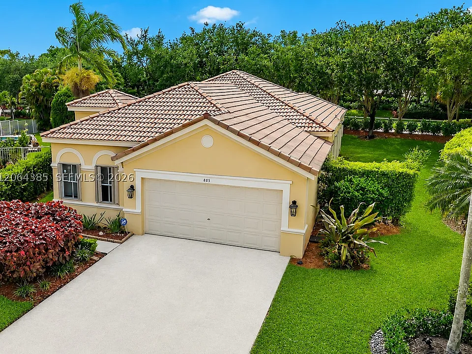 885 Tanglewood Cir #885