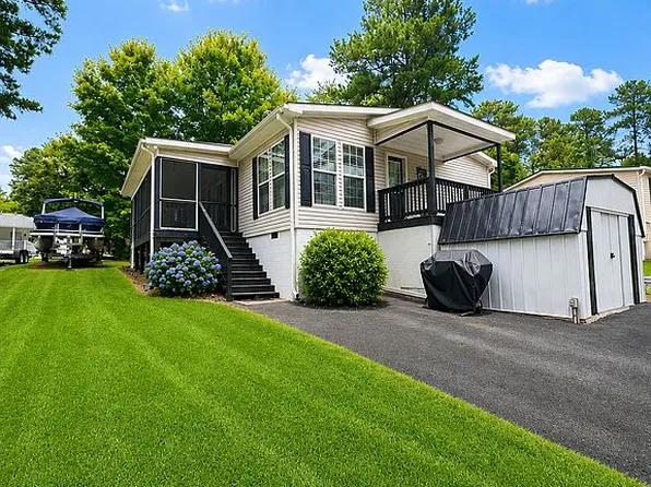 36 Flint Trl, Bracey, VA 23919