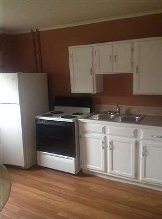 2nd image of 150 S Spruce St
