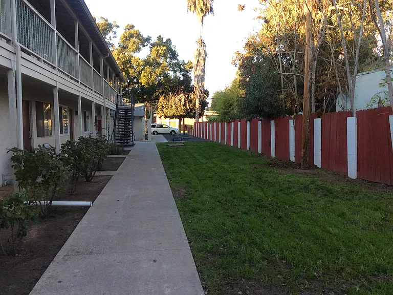 120 E Fairmont Ave #8 — Photo 18
