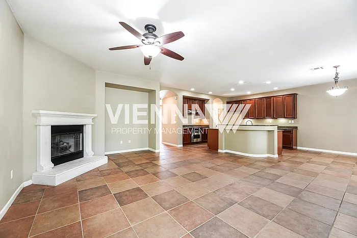 1014 Waterford Dr — Photo 4