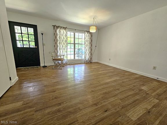 2nd image of 1565 Cedar Ln