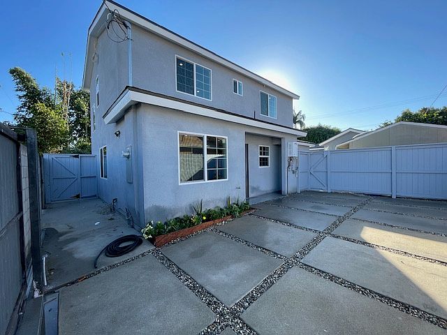 1st image of 1032 S Grevillea Ave #1/2