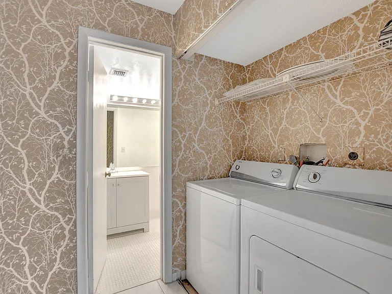 11255 Green Lake Dr #202 — Photo 16