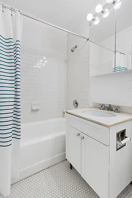 Rented by Cooper & Cooper Real Estate | media 6