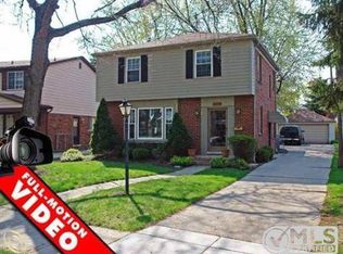 481 Allard Ave, Grosse Pointe Farms, MI 48236
