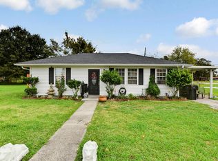 71 Packenham Ave, Chalmette, LA 70043