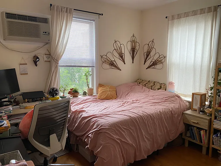 Bedroom 2 is also large enough to allow working from home. Two windows and a built-in AC unit.