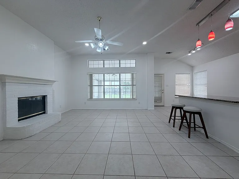2207 Hickory Wood Trl — Photo 21