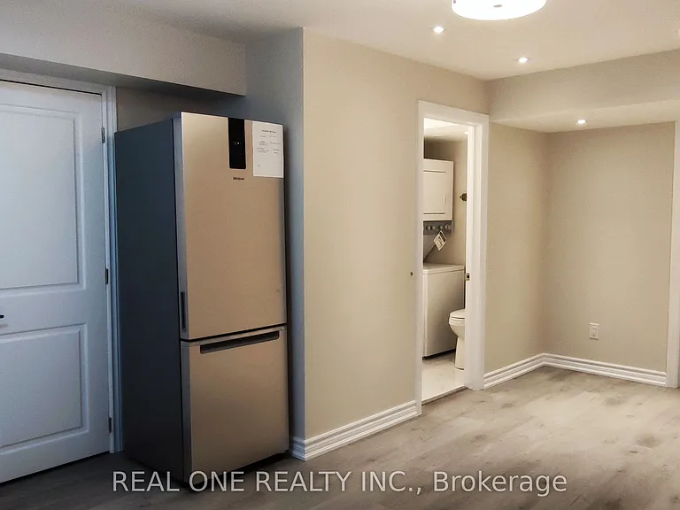 22 Cloverridge Ave #B — Photo 3