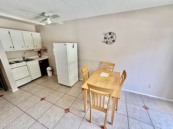4th image of 223 Columbia Dr APT 127