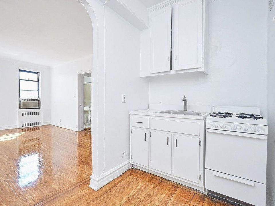 2nd image of 195 Underhill Ave #4