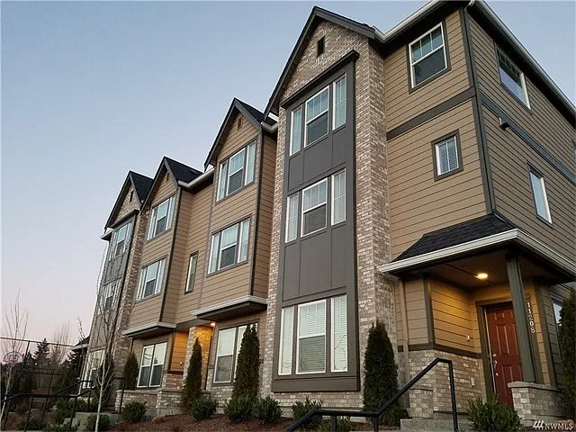 Luxurious Townhome in the Heart of Silverlake — Photo 1