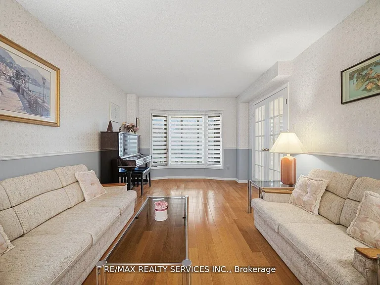 62 Fernbrook Cres — Photo 7