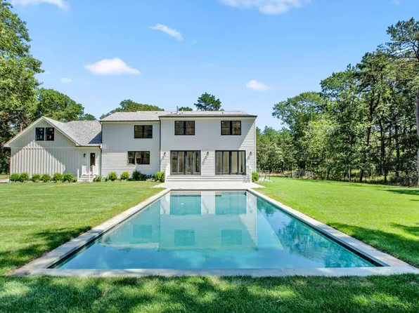 95 N Summit Blvd, Westhampton, NY 11977