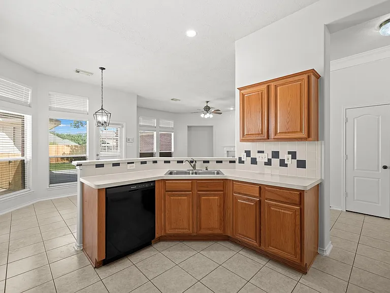 2415 Wyckchester Dr — Photo 20