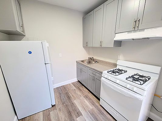 5th image of 1145 Longfellow Ave APT 22