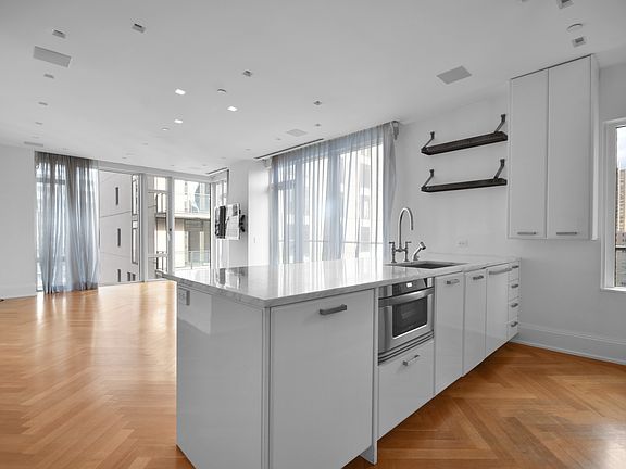 4th image of 305 E 85th St APT 15B