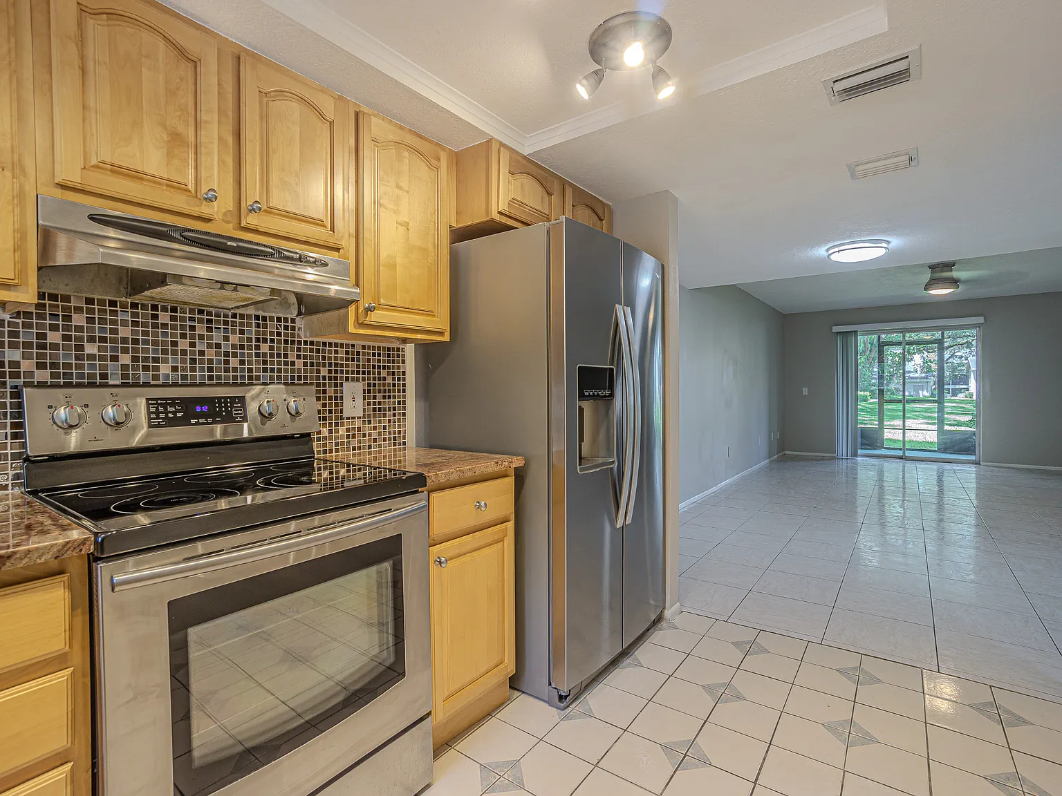 2 bed, 1200 sqft, $1,700 — Photo 4