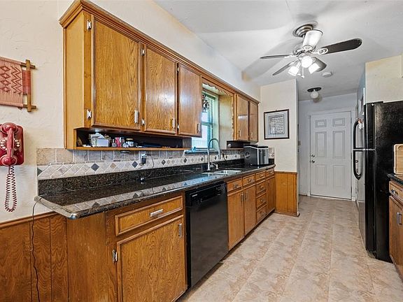 3rd image of 1106 Walnut Pkwy