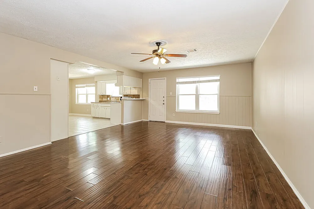 3 bed, 2.0 bath, 1540 sqft, $1,670 — Photo 4