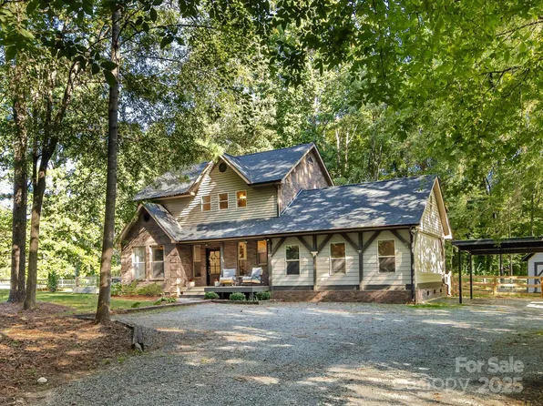 8718 Mount Holly Huntersville Rd, Huntersville, NC 28078