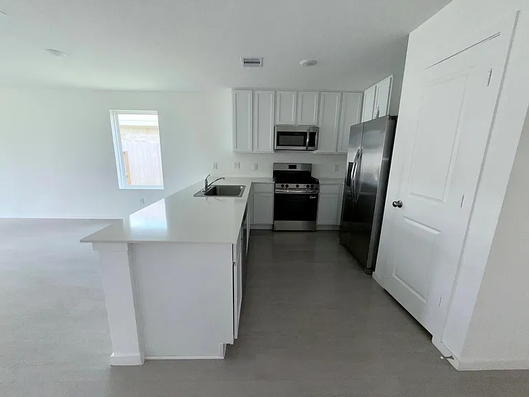 6611 Water Oak Green Ln — Photo 4