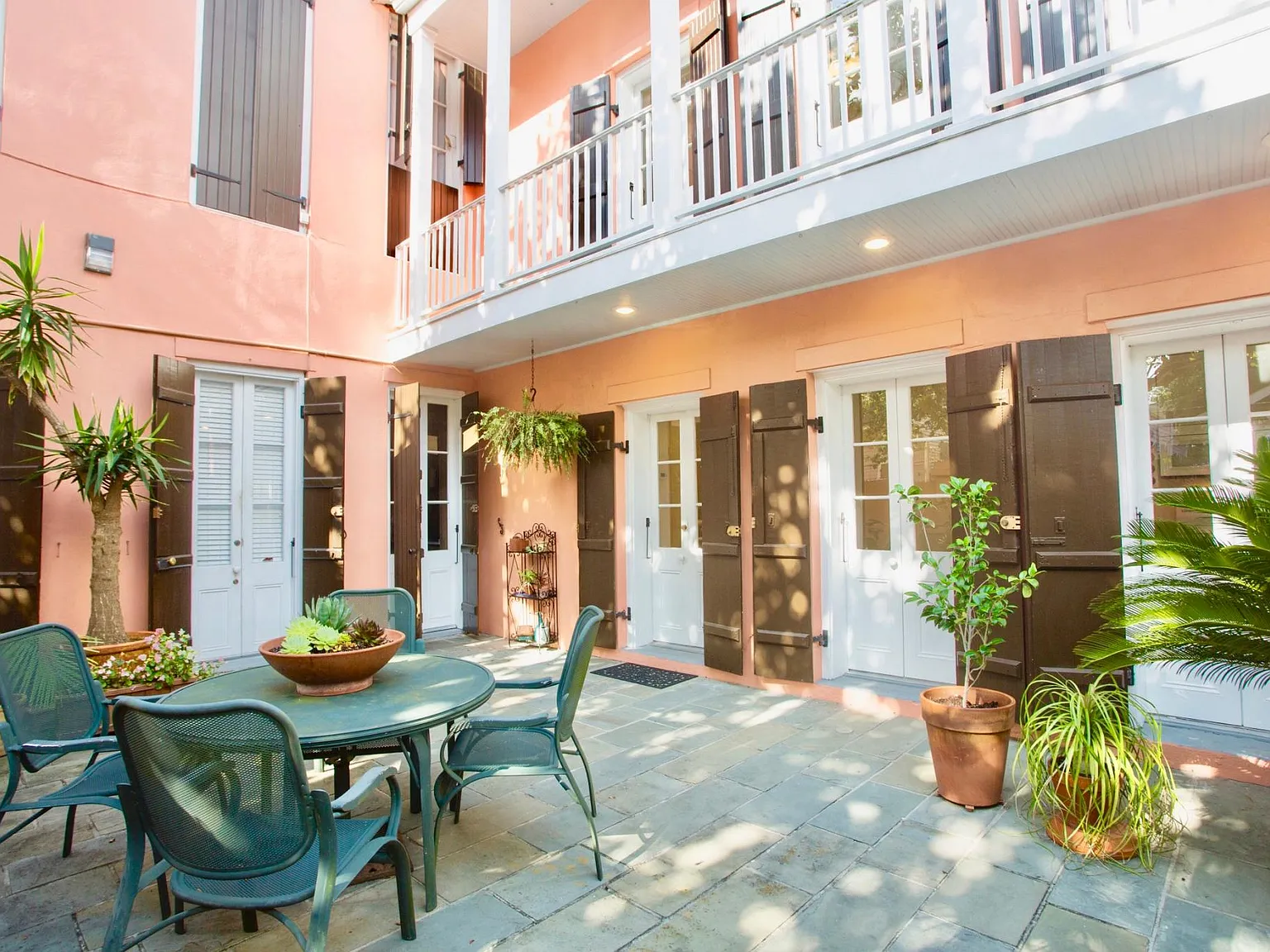 806 Spain St — Photo 1