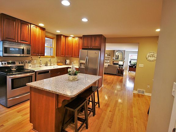 2nd image of 1431 Woodland Ave