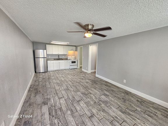 4th image of 1400 Strawberry Pl APT 24