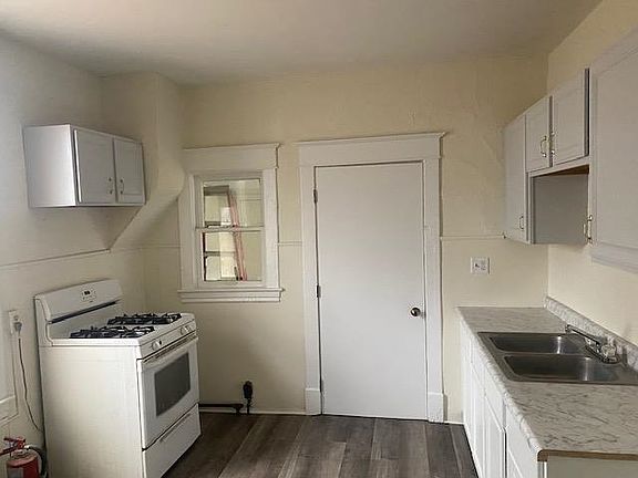 2nd image of 424 Foster Ave