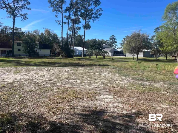 317 Magnolia Dr, Gulf Shores, AL 36542