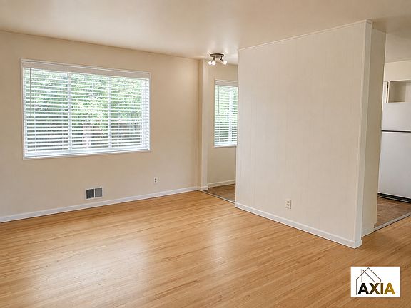 5th image of 205 S 39th St