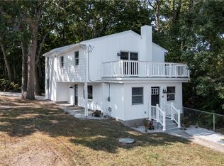 33 Lake Ave, Tiverton, RI 02878