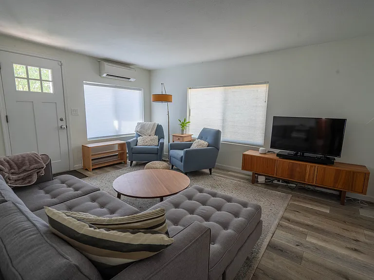 6804 SE 76th Ave — Photo 1