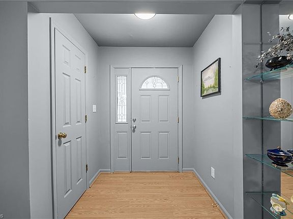 3rd image of 705 E Ashland Dr