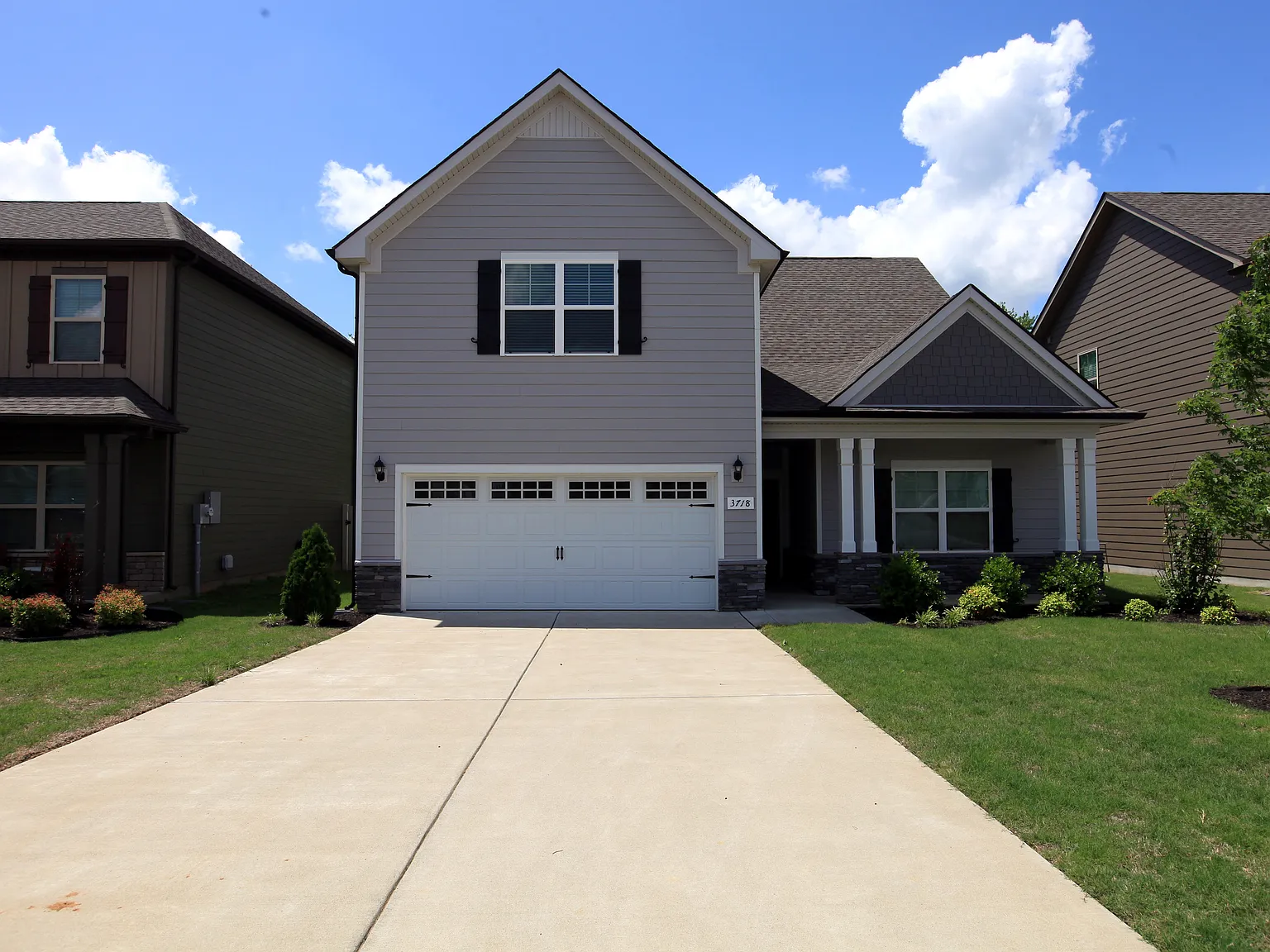 Amazing 4 bed/ 3 Bath — Photo 1