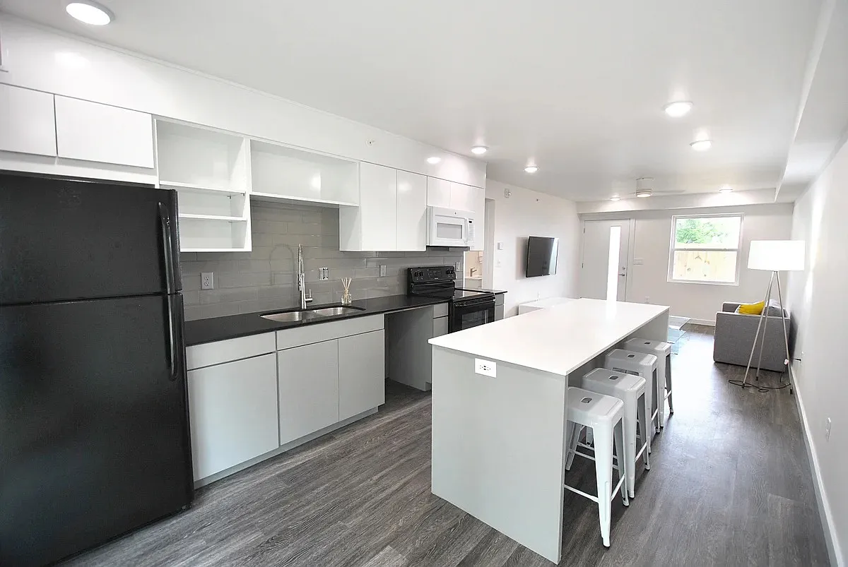 2 bed, 850 sqft, $1,500 — Photo 3