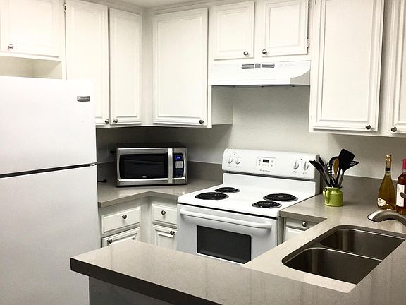 5th image of 22100 Burbank Blvd Unit 261