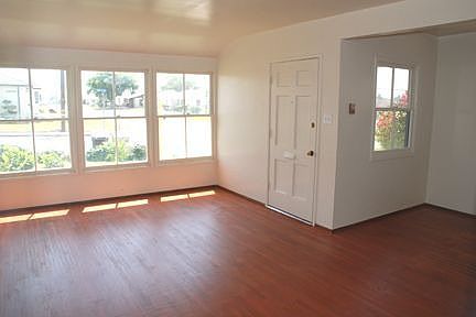 2nd image of 2113 Findlay Ave
