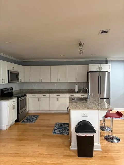 3 bed, 2.0 bath, 1423 sqft, $2,499 — Photo 4