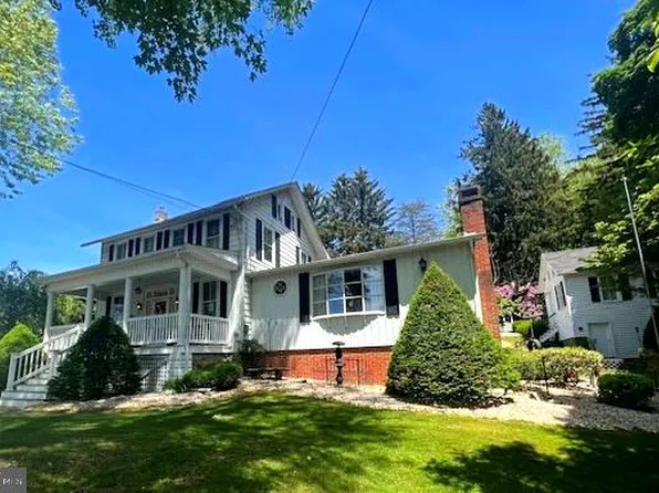 22 Main St, Felton, PA 17322