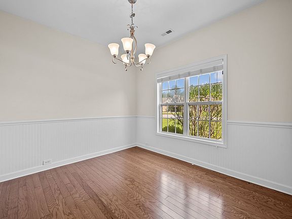 3rd image of 800 Savannah Dr