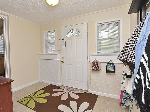 3rd image of 4542 Verona Ave
