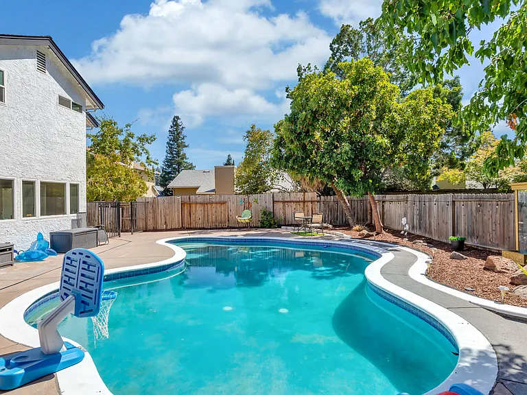 8024 Caymus Dr — Photo 12