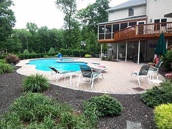 2nd image of 9 Rain Tree Ct