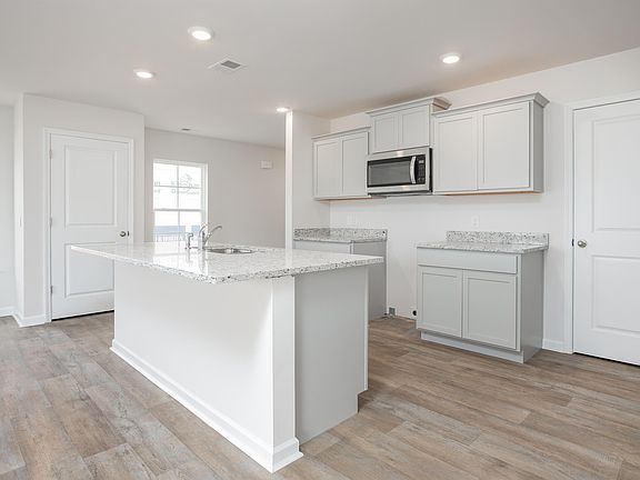 3rd image of 2533 Lily Dr
